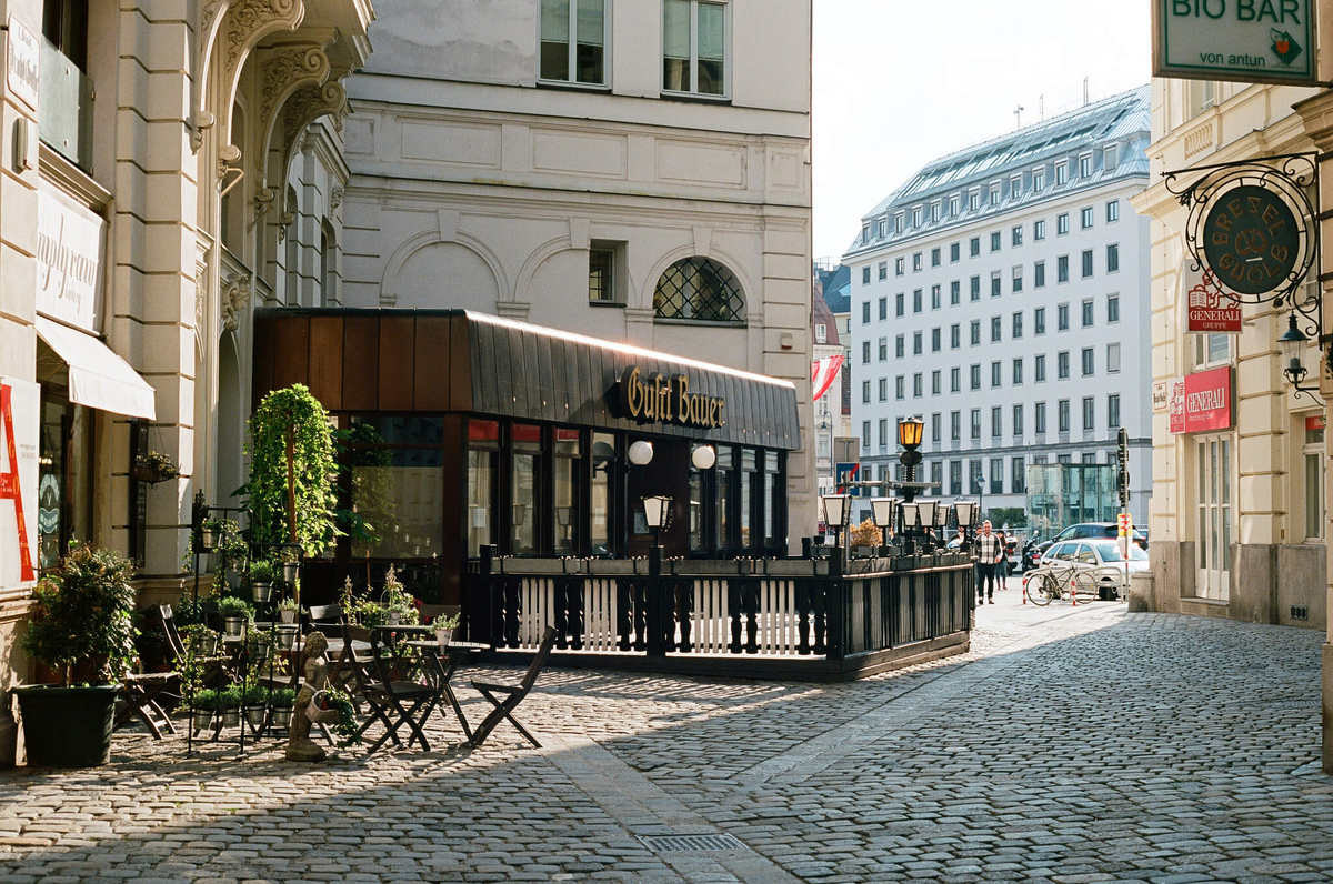 Фотокарточка взята отсюда: https://bestwanderlust.com/dostoprimechatelnosti-i-krasivye-mesta-veny/