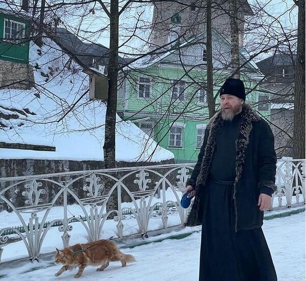 Митрополит Тихон и кот по кличке Владыка