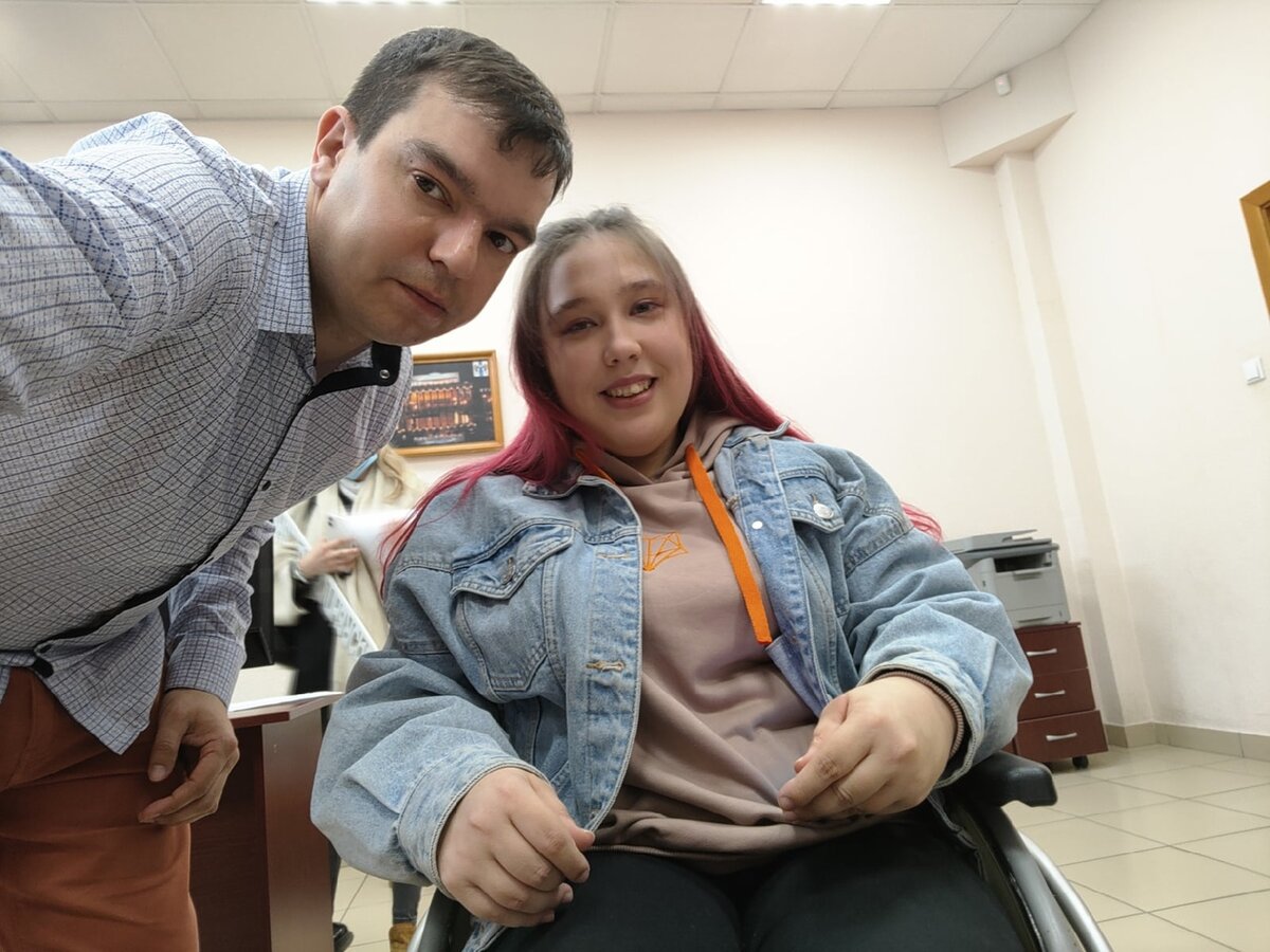 Это сибирячка Елена Колесникова и у нее ДЦП...