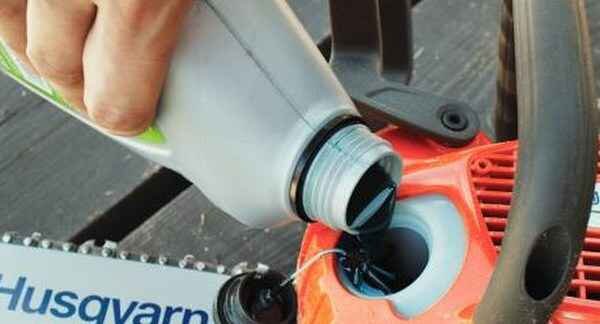 Как разбавить бензин с маслом для бензопилы: пропорции на 1 литр