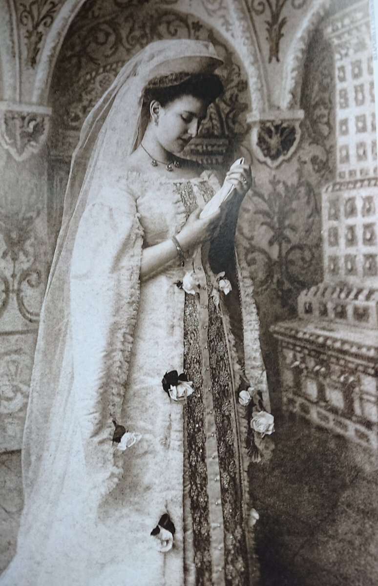 Мария Александровна Михалкова, мать Петра Глебова на приеме в Москве.