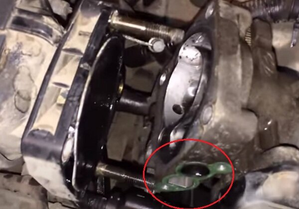 Как самостоятельно почистить дроссельную заслонку на примере разных ...