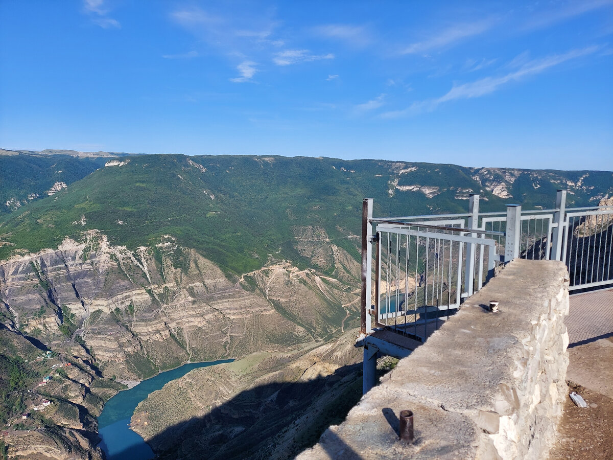 Небольшие огорождения есть только возле Дубков.