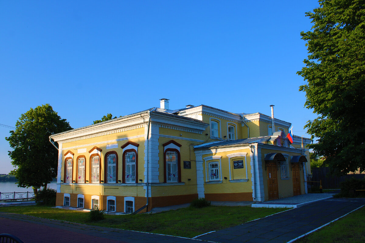 Старинный купеческий городок Республики Чувашии, в котором и время  медленнее течет и жизнь спокойнее кажется — Мариинский Посад | Под зонтиком  | Дзен