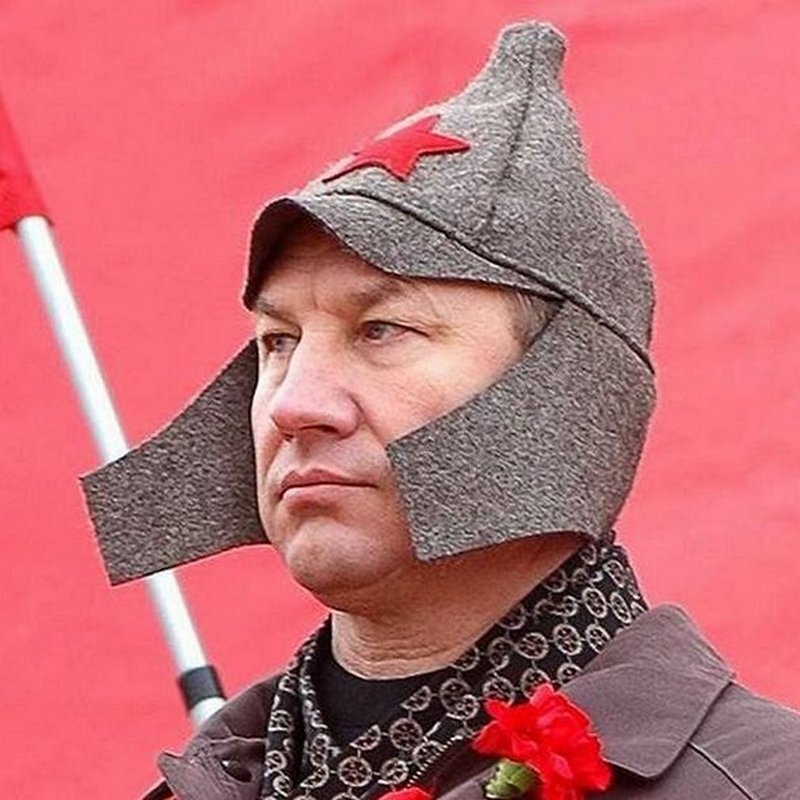 Три года назад Валерий Рашкин клеймил позором попавшегося на незаконной охоте экс-губернатора Иркутской области Сергея Левченко. Неудобно получилось...