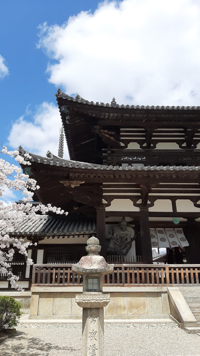 Входная группа храма Хорю-дзи.