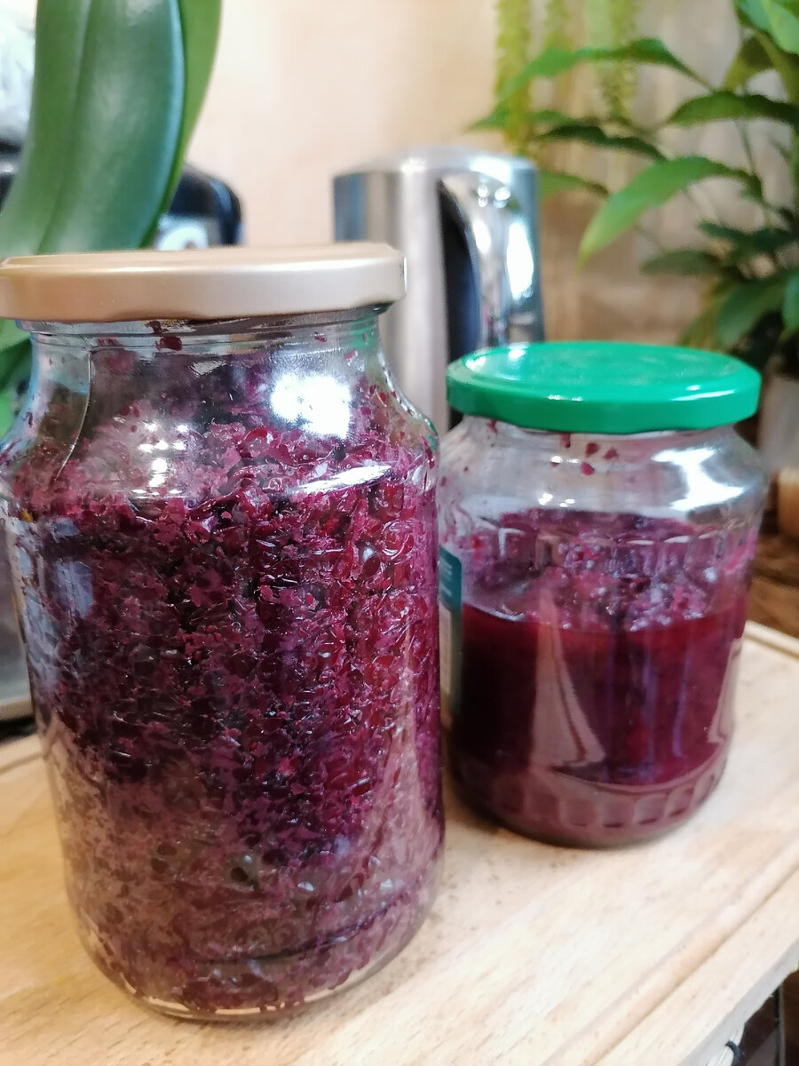 Жмых, оставшийся от приготовления наливки из 2 кг ягод клюквы. Фото автора