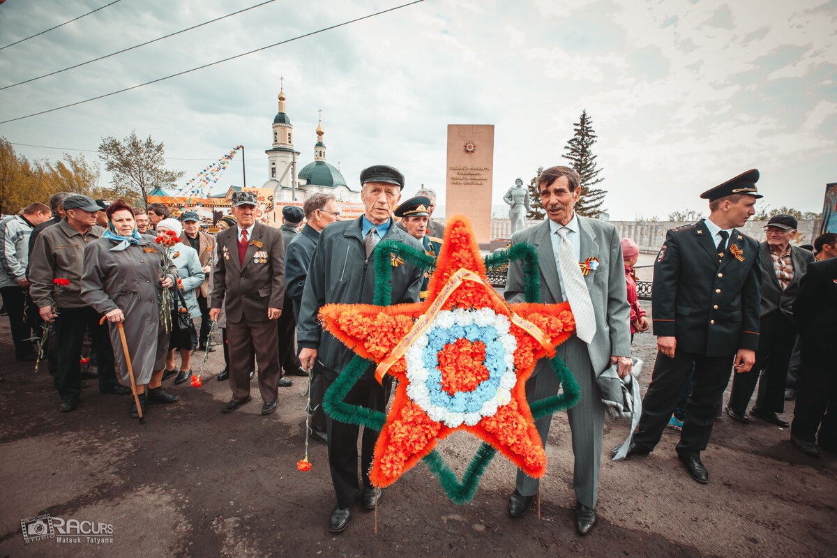9 мая 2015 года, возложение венка к памятнику Воинам-исилькульцам.