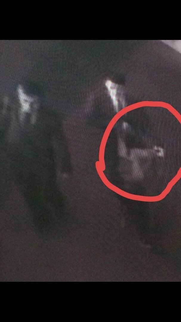 Фото сделал видимо какой-то охранник и отправил завучу