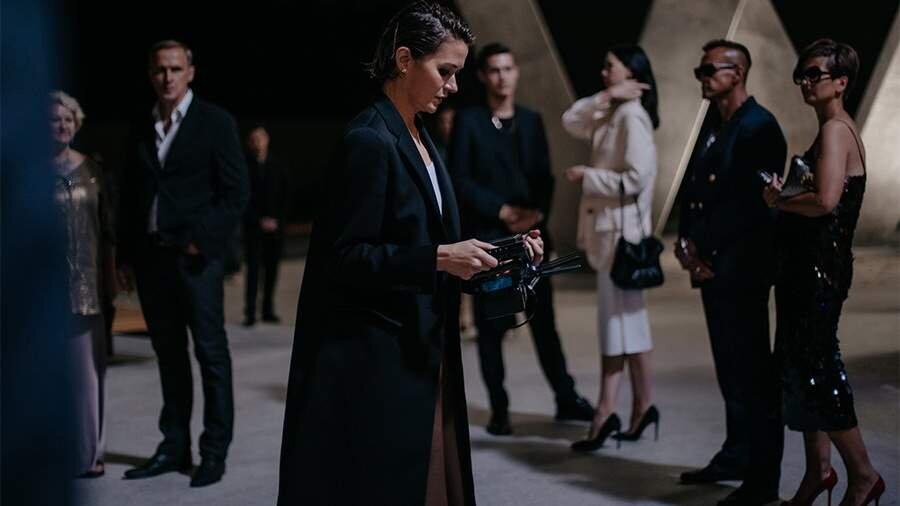 Надежда Михалкова на съемочной площадке сериала «Номинация»                                            Фото: Okko