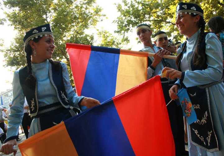 Армяне - одна из крупнейших (после русских) общин Краснодарского края. Этнические армяне составляют здесь по разным данным до 15-20% от общего числа населения.