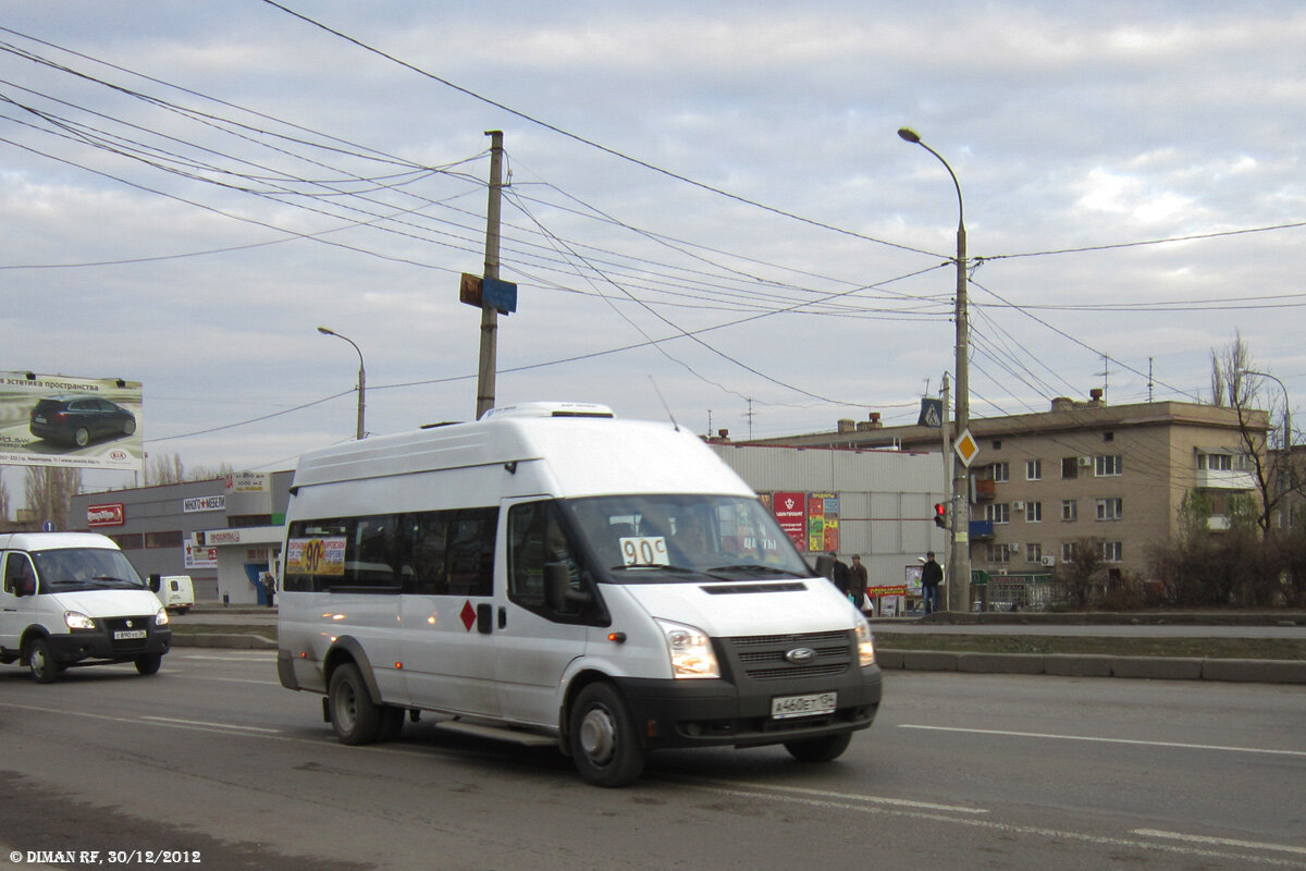 Ford Transit маршрута № 90с«Спартановка (Улица Грамши) — Улица Лавровая» на проспекте Университетском