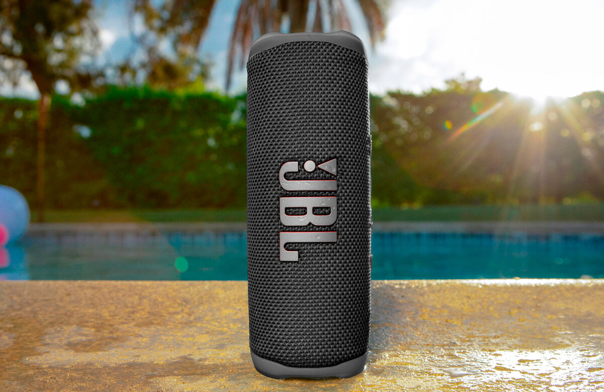 Даже на низкой громкости JBL Flip 6 сохраняет тональный баланс