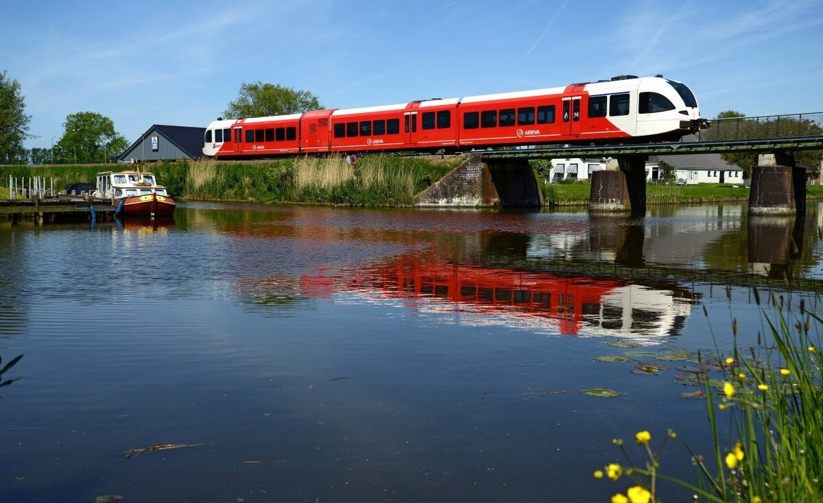  Беспилотный дизель-поезд Stadler GTW3 во время опытного заезда с пассажирами в 2020 году. Источник: railcolornews.com