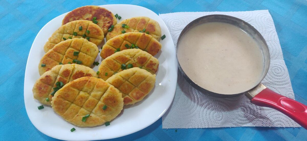 Готовые котлетки хороши с соусом.