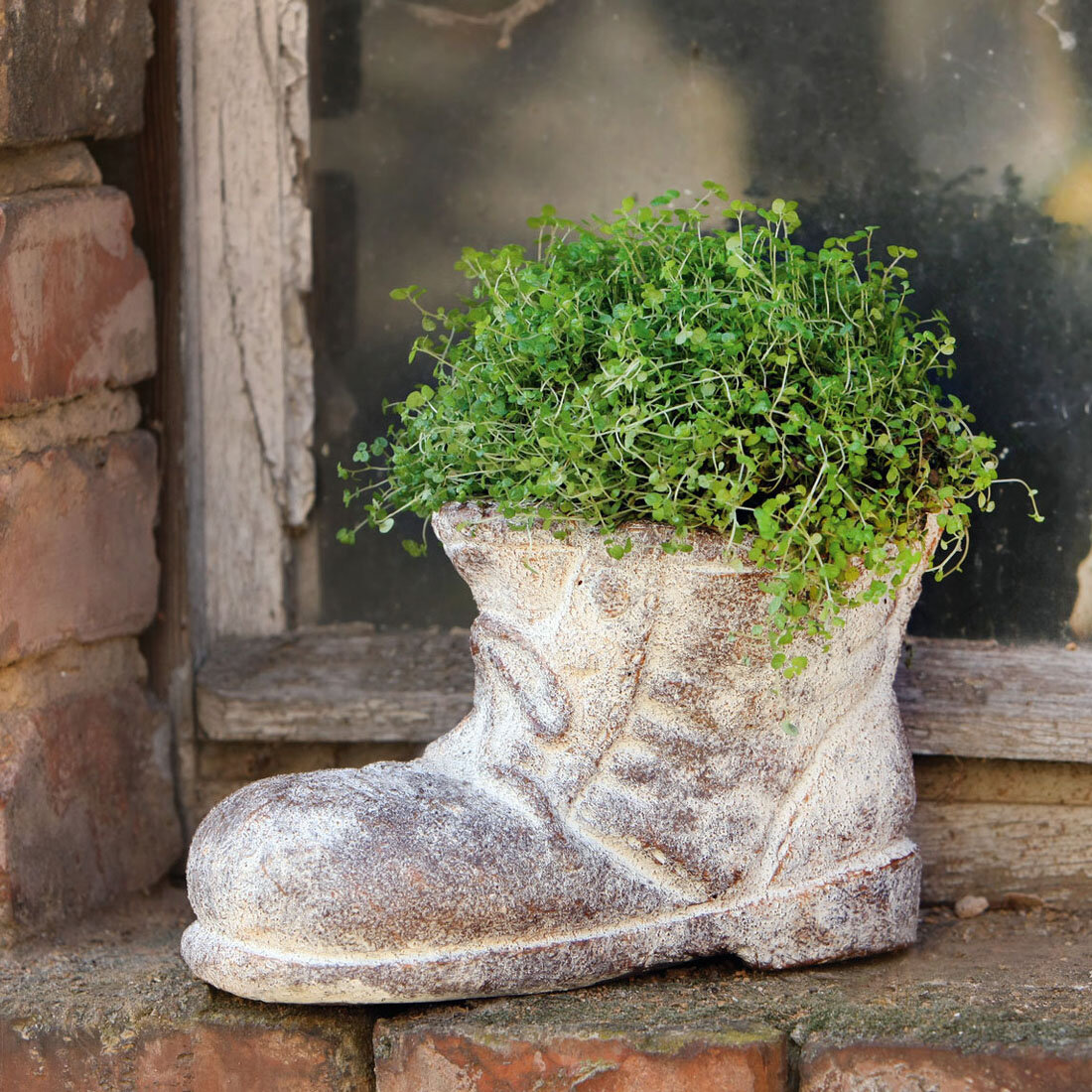 Кашпо "Старый сапог" (Артикул: 07401) Кашпо выполнено из керамики в античном стиле. Размеры: 23 х 12 х 14 см.