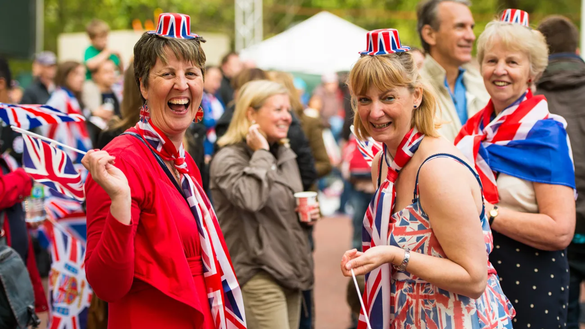 Typical british. Англичане. Англичане народ. Жители Лондона. Британцы люди.