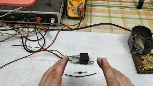 Защита Зарядного Устройства от переполюсовки на двух деталях! Просто ...