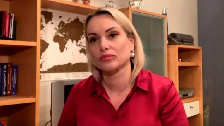 О нынешней работе она говорит, что работает не на безвозмездной основе, а за гонорар. Фото: youtube.com/CNN 
