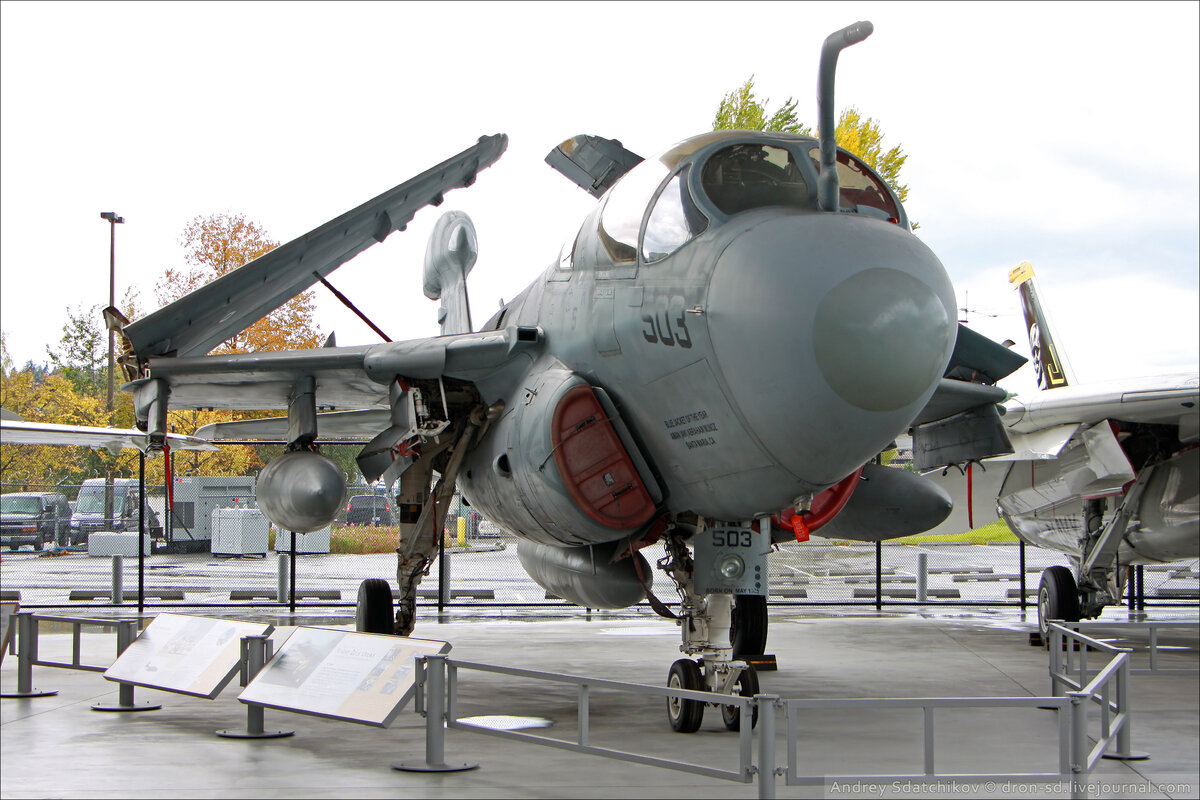 EA-6B «Prowler» в музее авиации Museum of Flight в Сиэтле, штат Вашингтон в США. 2016 год.