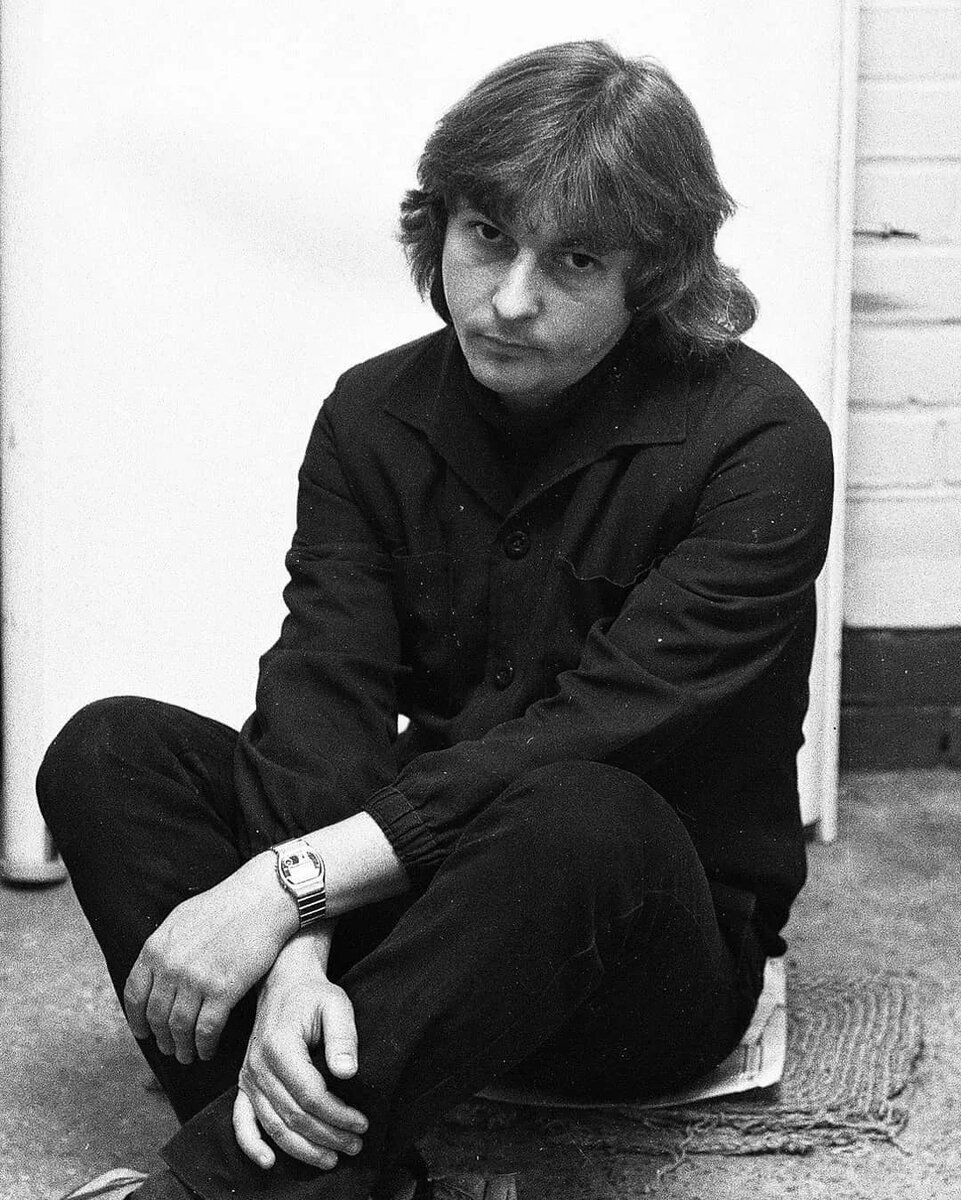 «Про рок-н-ролл не буду говорить, Юнцы занялись сдуру этим делом – Недюжинным, коварным, жадным, смелым, Но про героев лучше позабыть».            Михаил Науменко