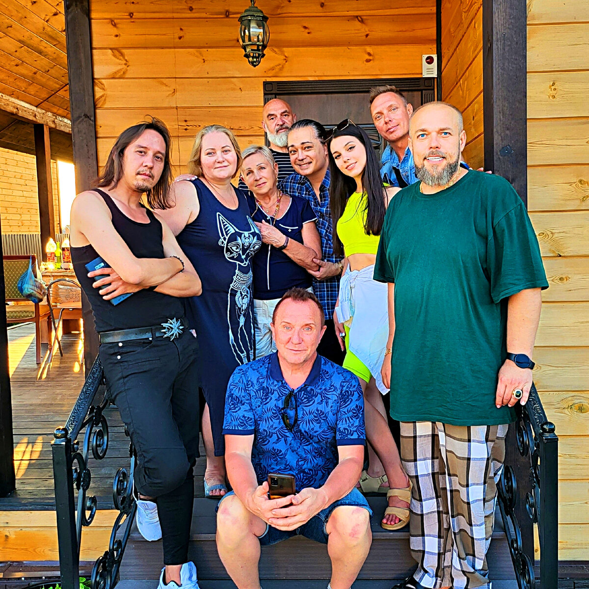 (© Copyright: Святослав Моисеенко «ПО ТУ СТОРОНУ ГЛЯНЦА…». Свидетельство № 218072900710)