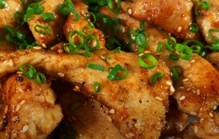 Если уберете кунжутное масло и сырые семена масличной культуры, то получится грудка в медово-чесночном соусе с кислинкой 