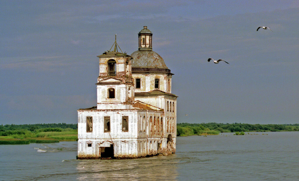 Храм в воде