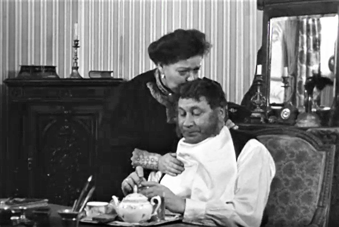 Кадр из короткометражного фильма "Экзамен на чин" (1969)