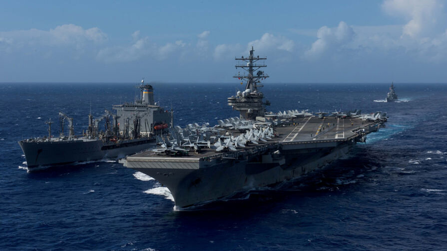 Авианосец США "Рональд Рейган".