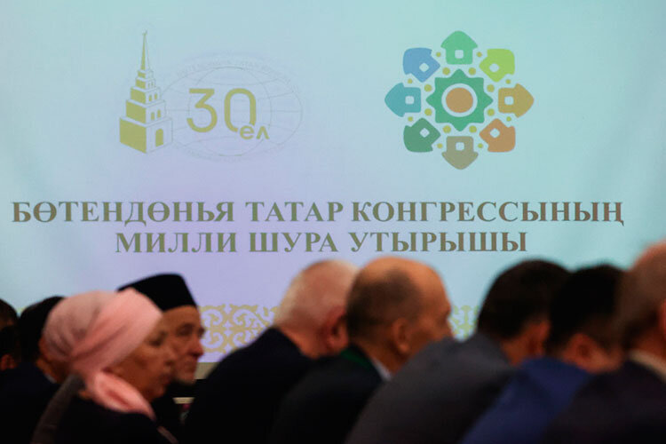 «Зачастую же получается так, что критика ничего конструктивного не содержит, состоит из всяких благих пожеланий на уровне фантастических идей, в принципе невозможных при нынешних обстоятельствах к реализации»