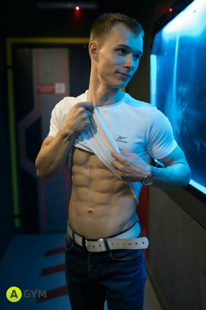 На фото Николай Семёнов