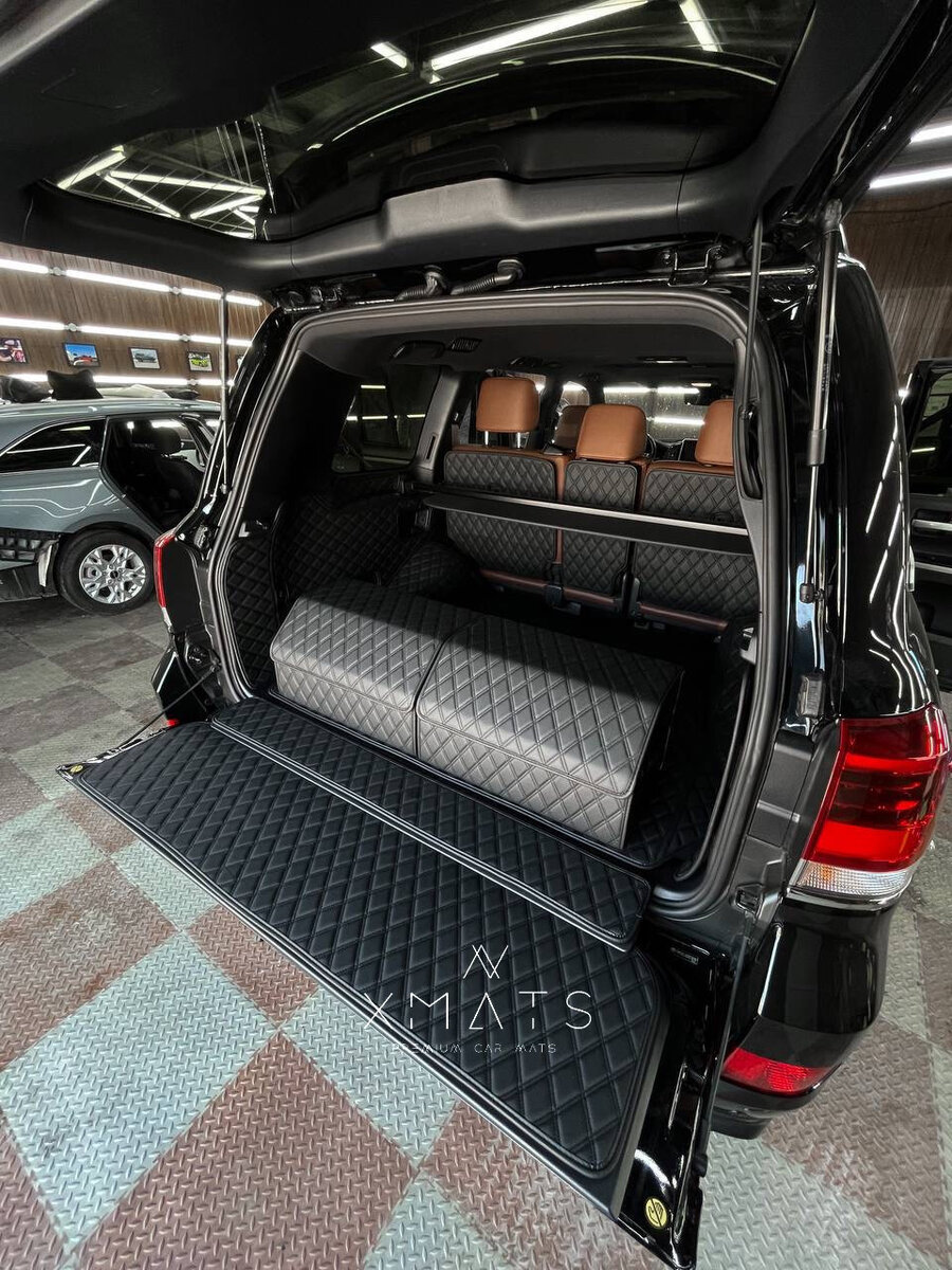 3D коврики из экокожи на Toyota Land Cruiser 200