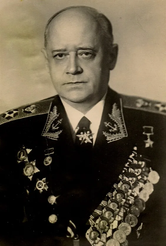 Исаков герой советского союза. Адмирал флота советского Союза Исаков. Ованес Исаков Адмирал.