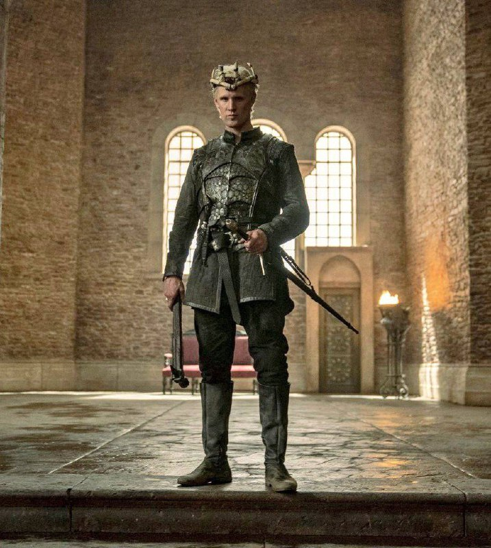 Король визерис таргариен. Деймон и рейнира таргариен. Сэмвелл блэквуд. Деймон таргариен. Король визерис без пальцев.