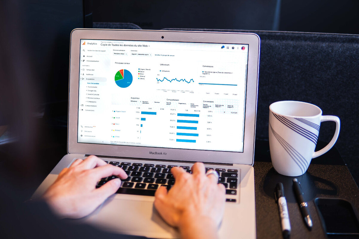 Используйте Wordstat.yandex.ru, trends.google.ru, answerthepublic.com и прочие сервисы