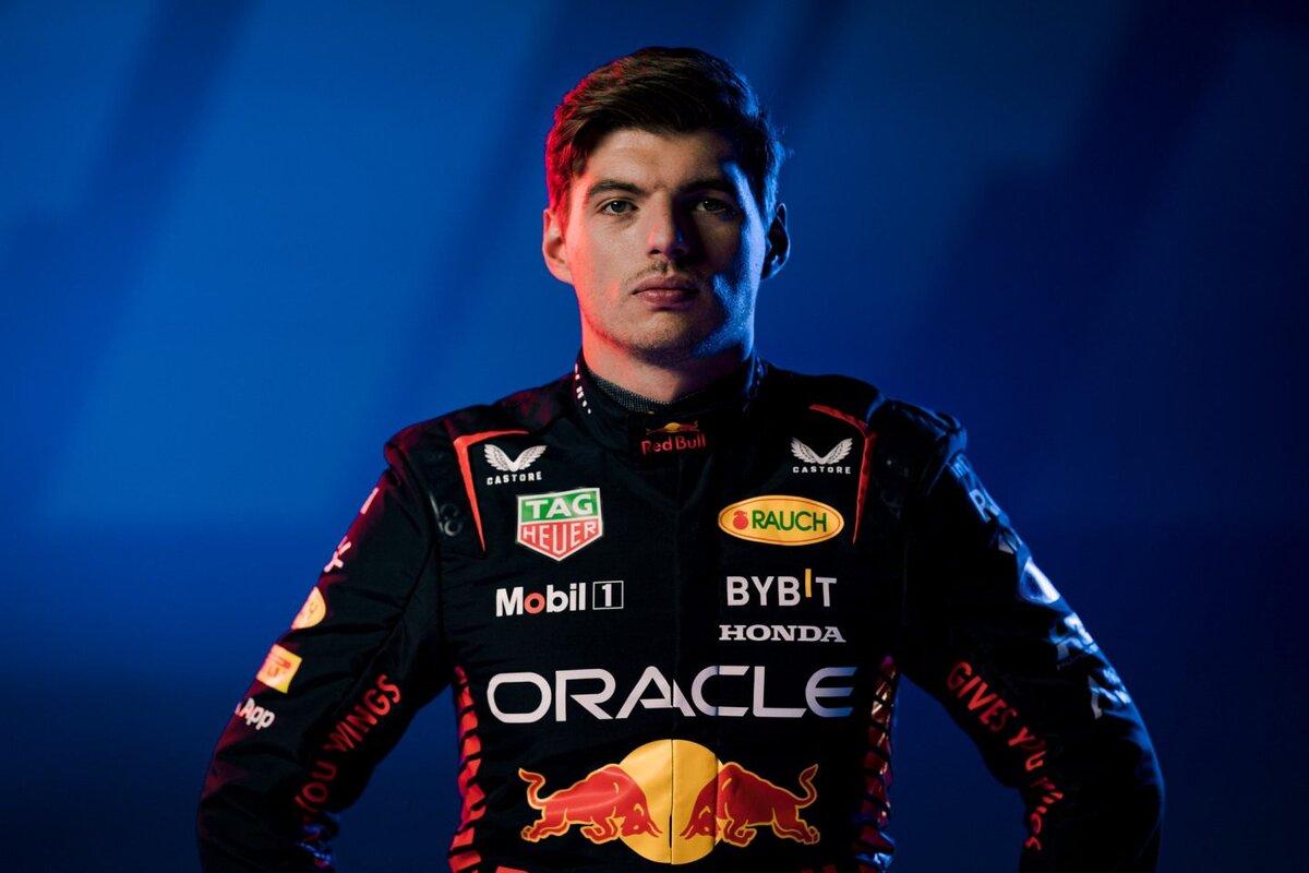    Макс Ферстаппен в экипировке сезона-2023Фото: Red Bull Racing / Red Bull Content Pool