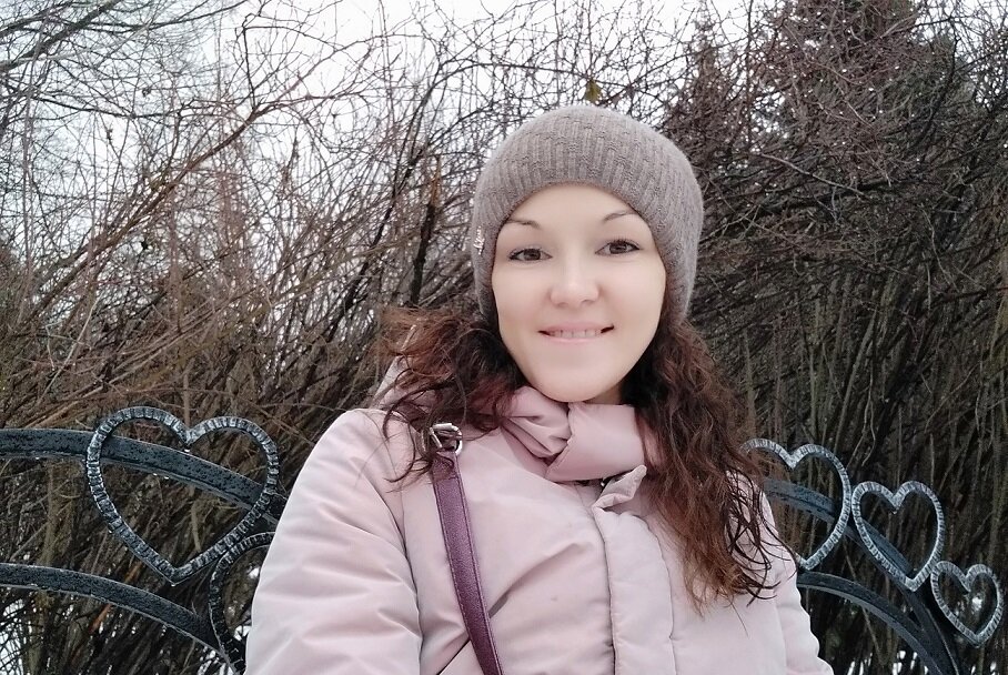 Нашла свою старую фотку, где я ещё с длинными волосами. Прикольно)))