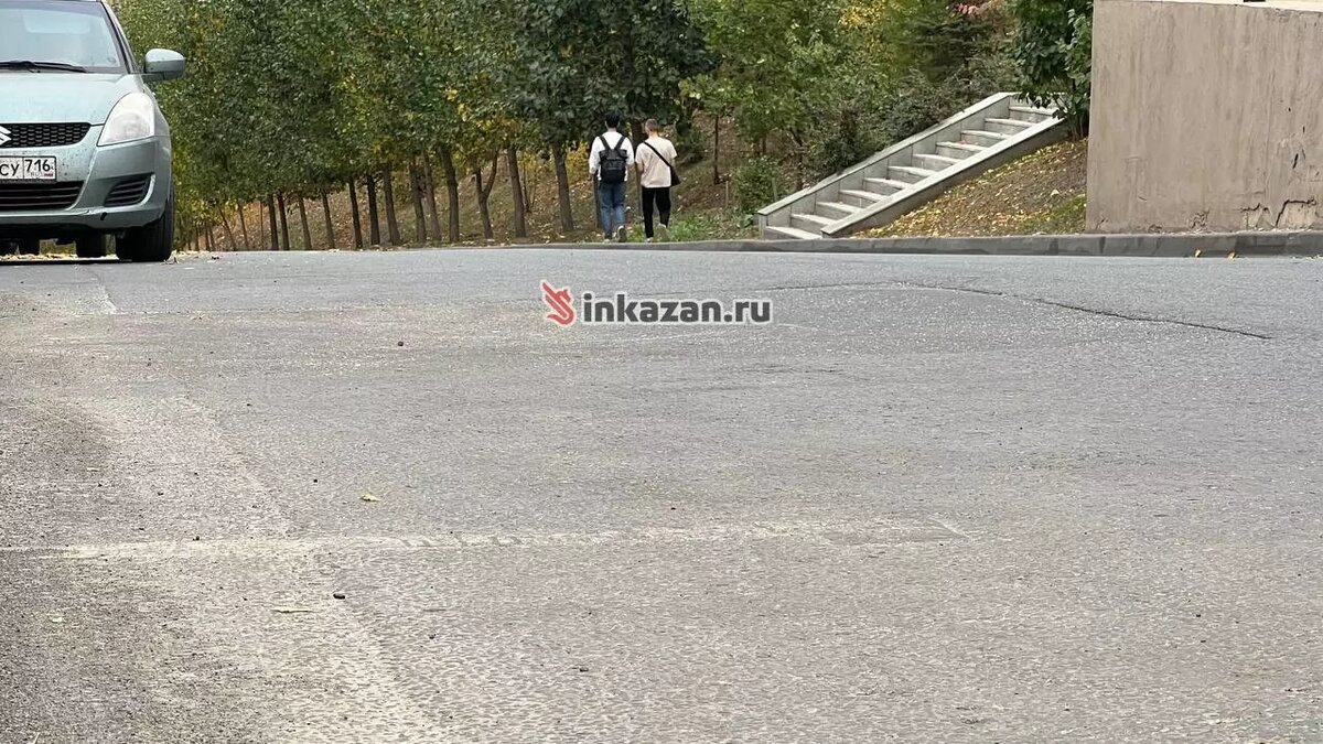     В Казани просели заплатки на улице Толстого, которые сделали меньше месяца назад. Об этом Inkazan сообщил читатель, представившийся Данилом.