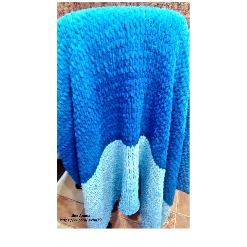 Плед на кресле.