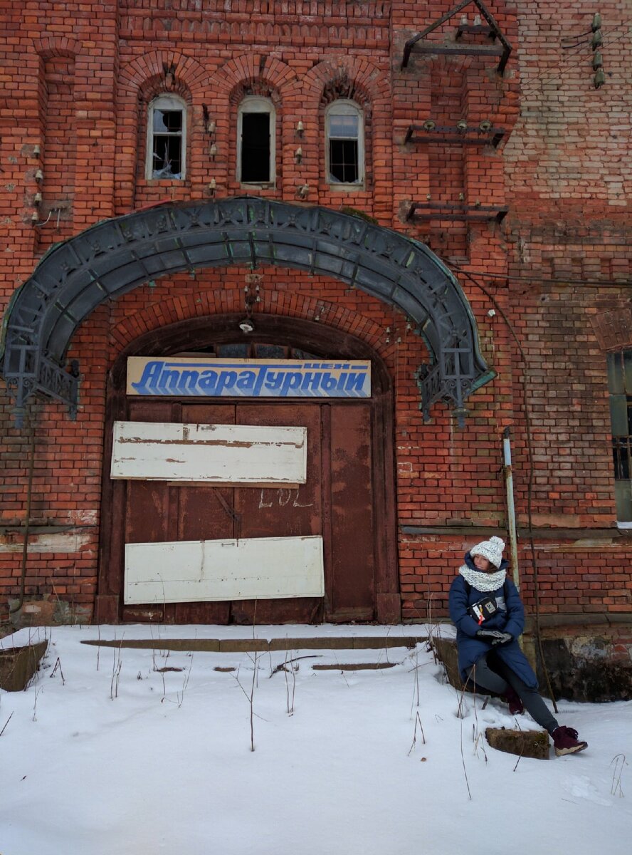 Усадьбы и стекольный завод разрушены, а в дореволюционных бараках и кирхе  до сих пор живут люди. | Кто со мной тот герой | Походы СПб, Ленобласть |  Дзен