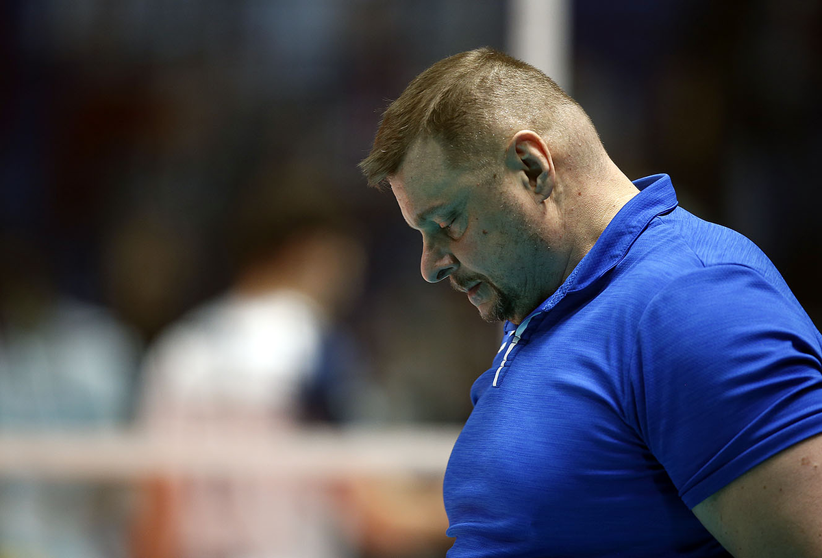 Эмоции Алекно после домашней неудачи. Фото: CEV