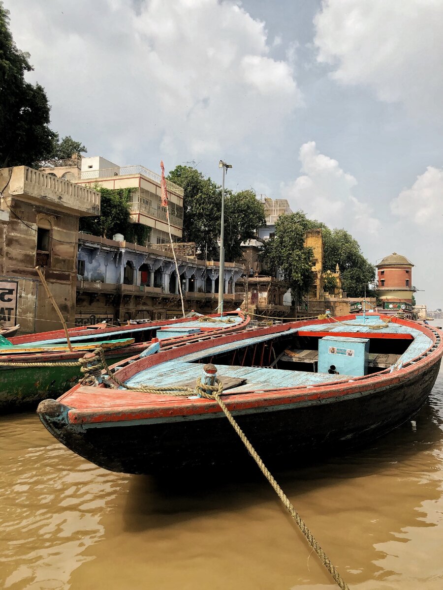 Очень красивые деревянные лодки — выглядят просто волшебно.