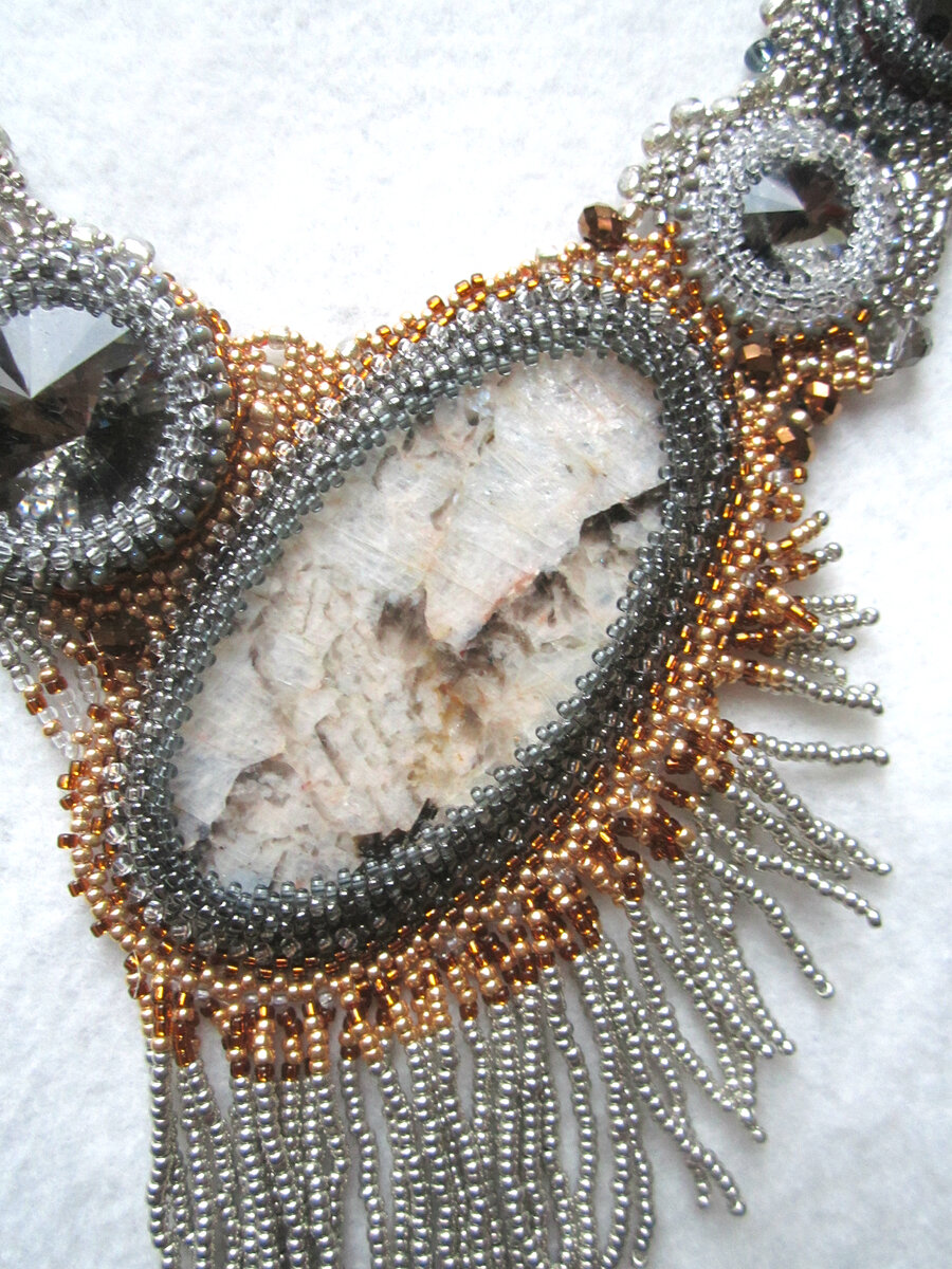 Плетеное колье из бисера (2)