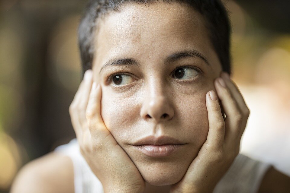 Лицо несчастного человека. Лицо несчастного человека. Фрустрация человек. Расстроенный человек. Человек страдает.