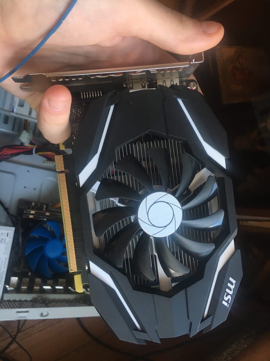 1050. Эта еще косячная - жду, пока поменяет ее на ту, фото объявления которой оставил ниже.