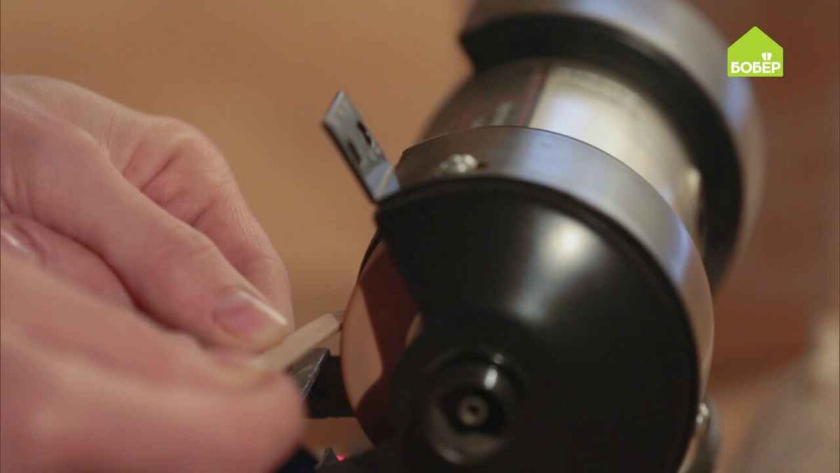 Придайте концу стека треугольную форму.