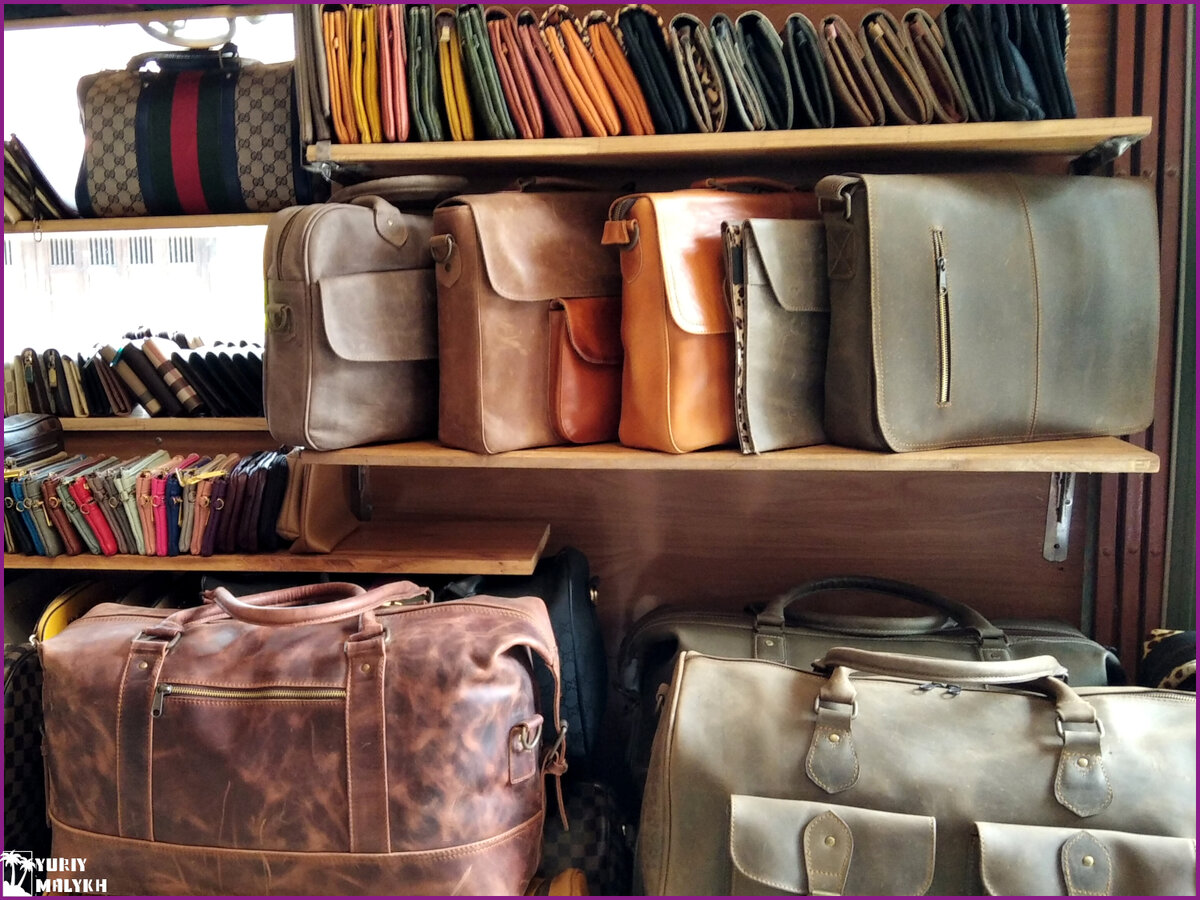 Лавка кожаных изделий в городе Хойан (фото автора)