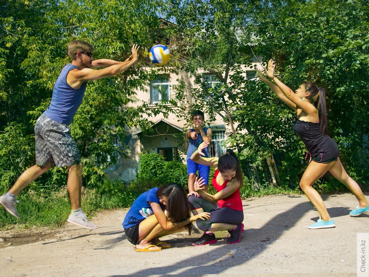 Игра в "картошку" - популярная в нашей стране, но не известная за рубежом.  Фото из свободных источников.