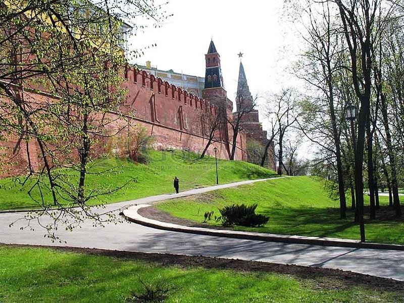 Кремль боровицкий холм. Боровицкий холм Московского Кремля. Кремль на Боровицком Холме. Москва Боровицкий холм ВЕДЬМИНА гора. Москва Боровицкая башня Боровицкий холм.